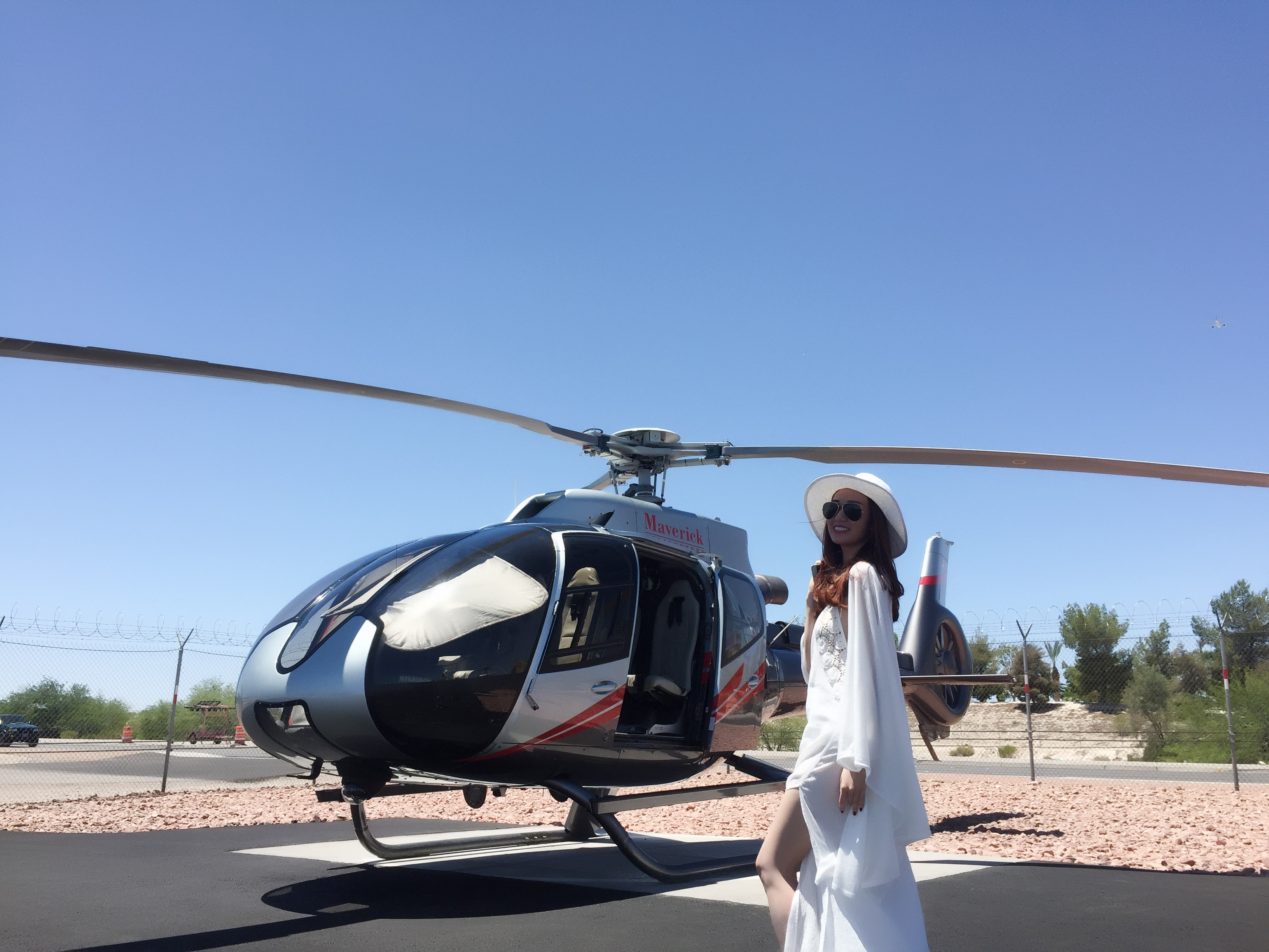Khánh My đep tinh khôi dùng trực thăng tham quan Las Vegas - Ảnh 12